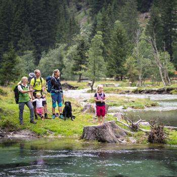 Glasklares Wasser im Seebach